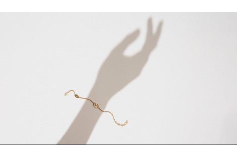 L'art de la superposition : comment superposer vos colliers avec élégance
